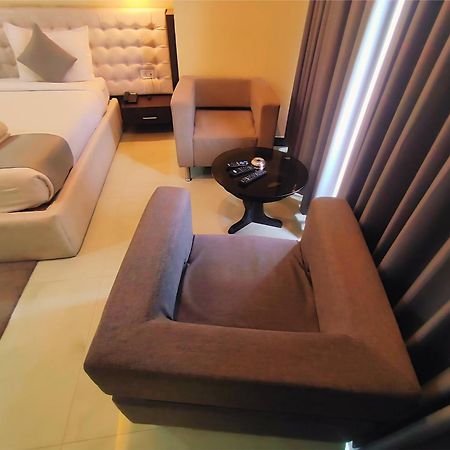 Hotel Papilio Māldah Dış mekan fotoğraf