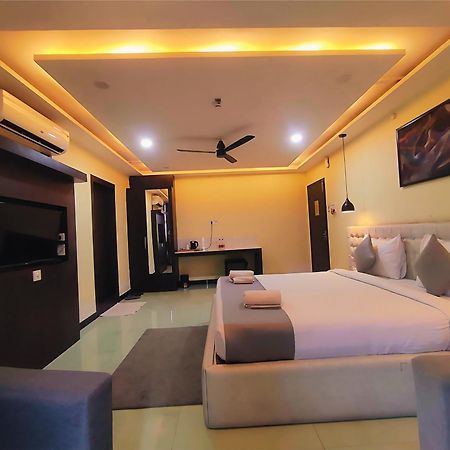 Hotel Papilio Māldah Dış mekan fotoğraf