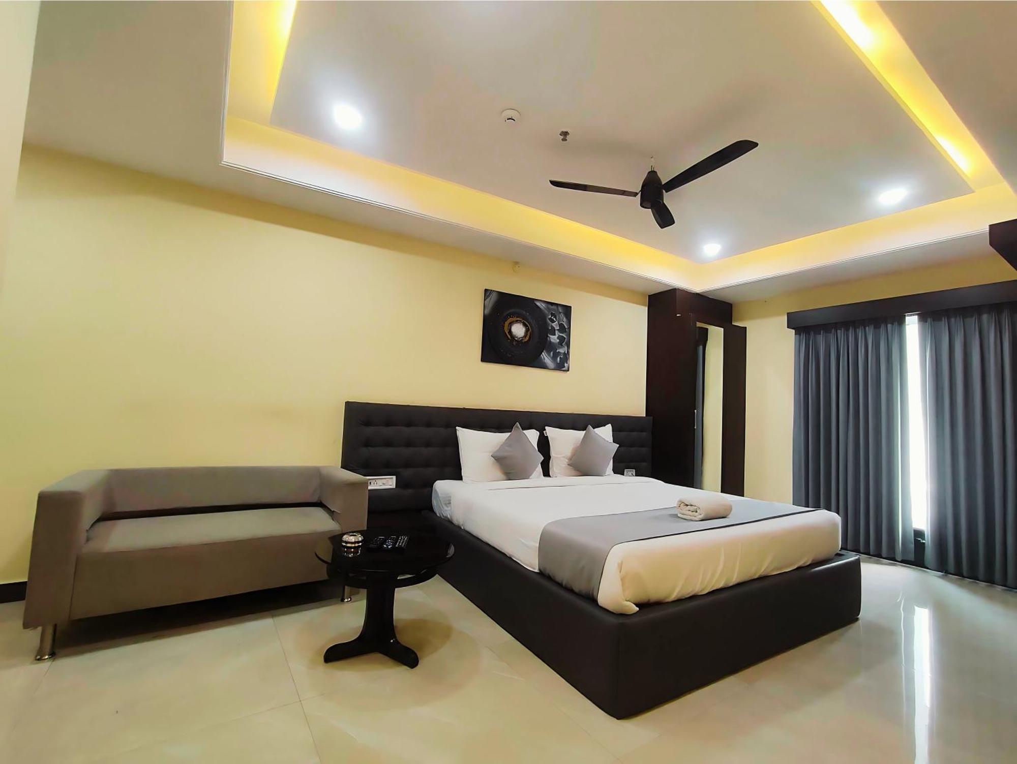Hotel Papilio Māldah Dış mekan fotoğraf