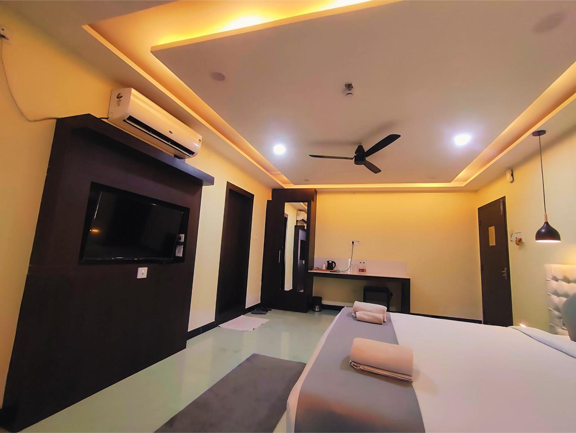 Hotel Papilio Māldah Dış mekan fotoğraf