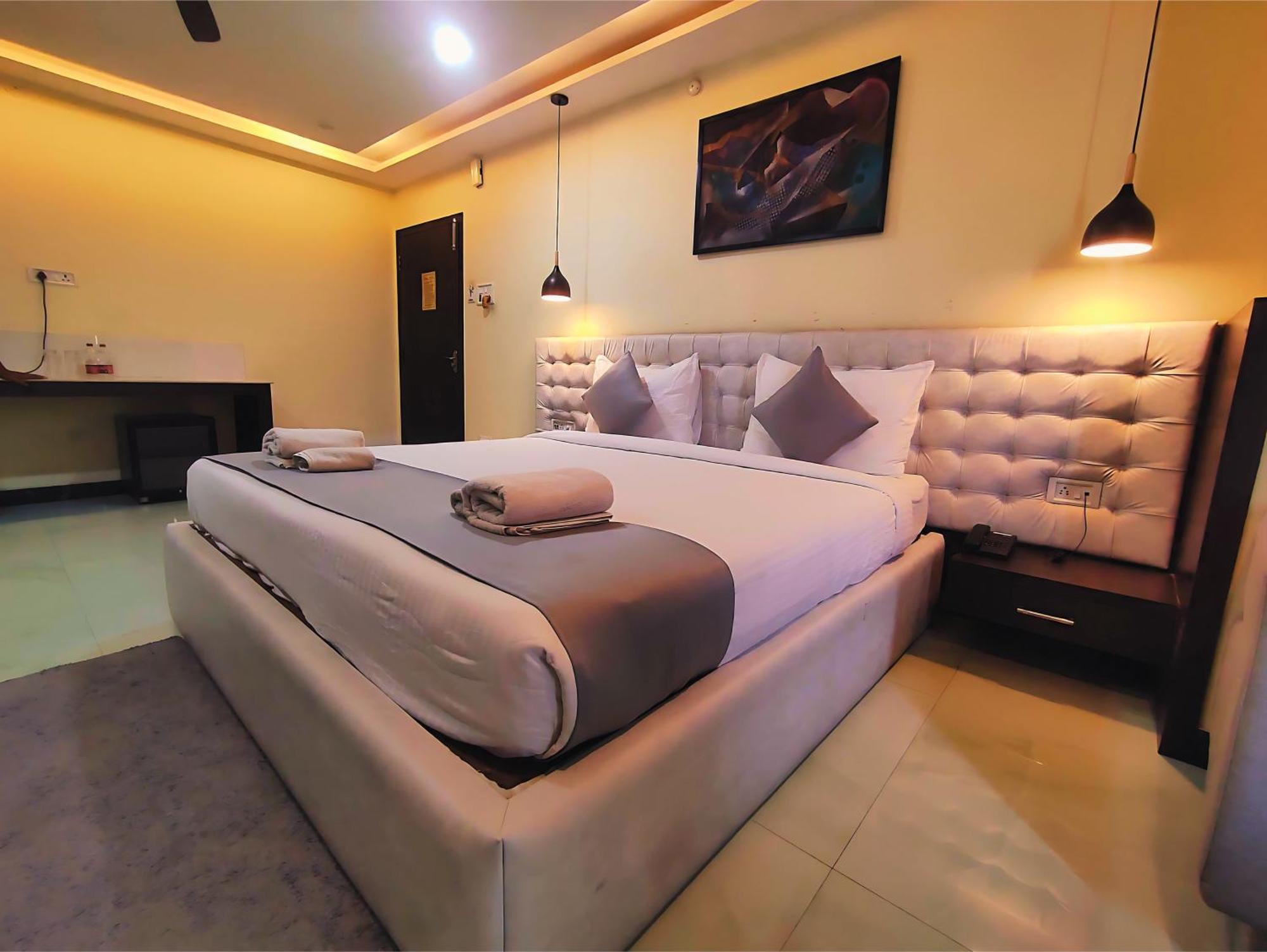 Hotel Papilio Māldah Dış mekan fotoğraf