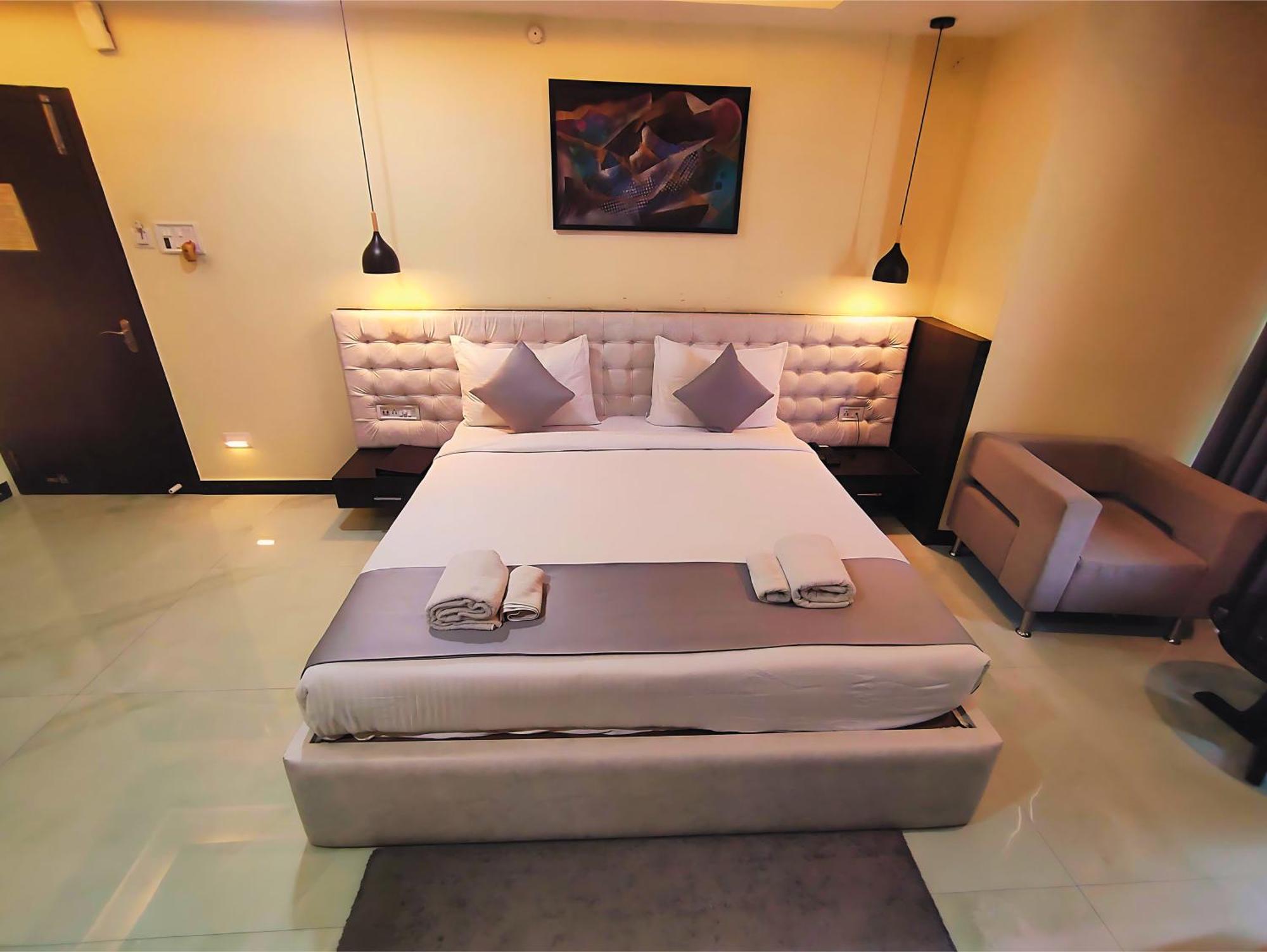 Hotel Papilio Māldah Dış mekan fotoğraf