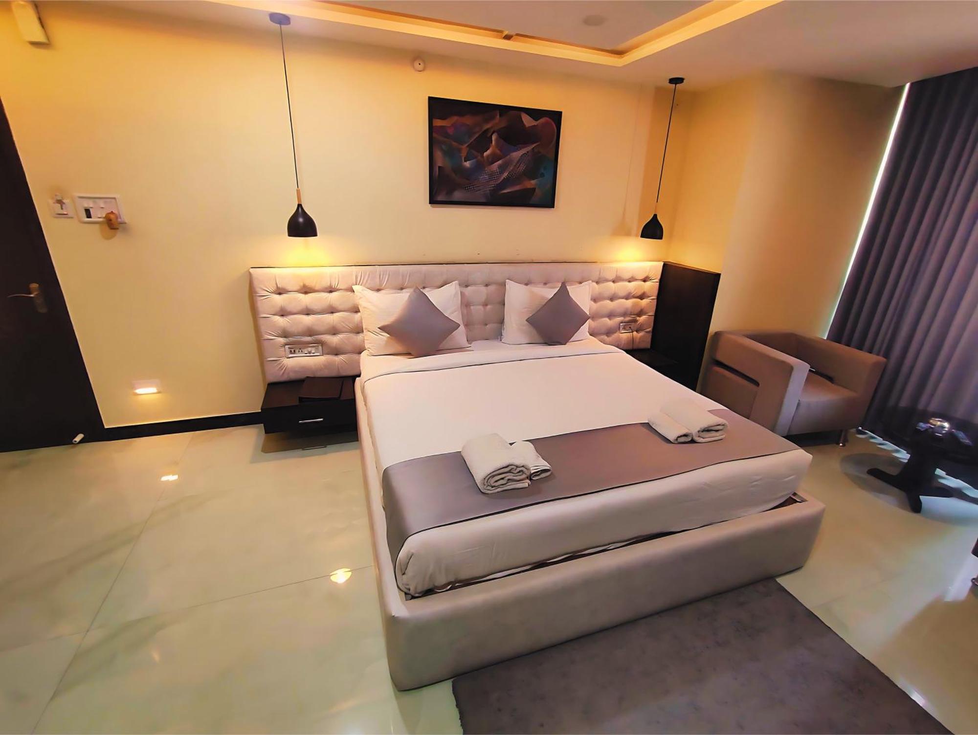 Hotel Papilio Māldah Dış mekan fotoğraf