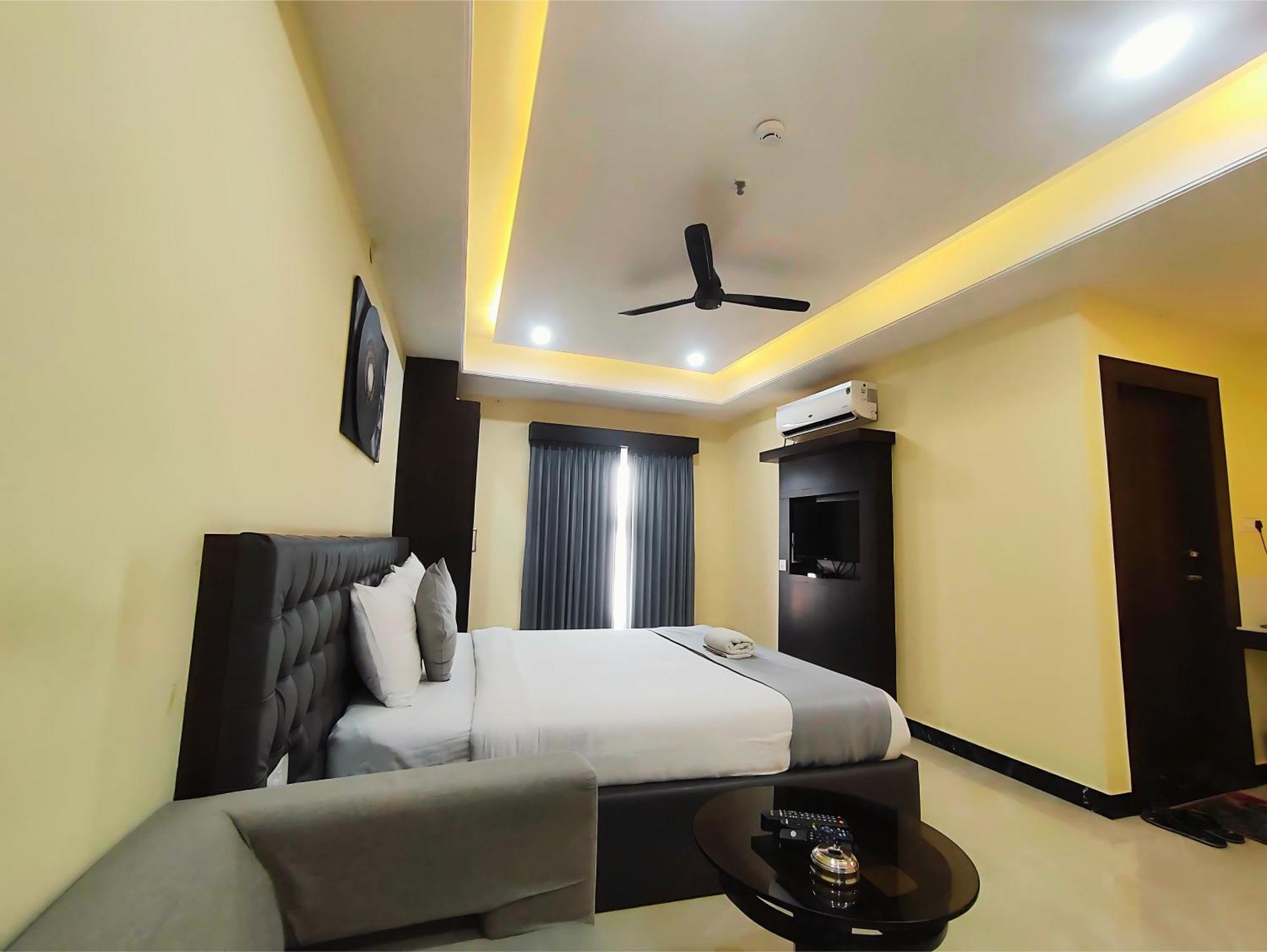 Hotel Papilio Māldah Dış mekan fotoğraf