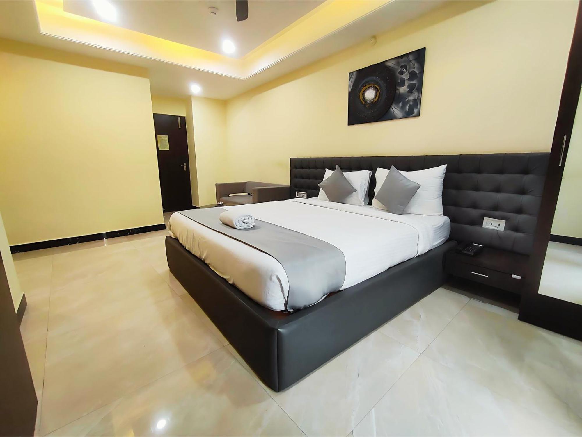 Hotel Papilio Māldah Dış mekan fotoğraf