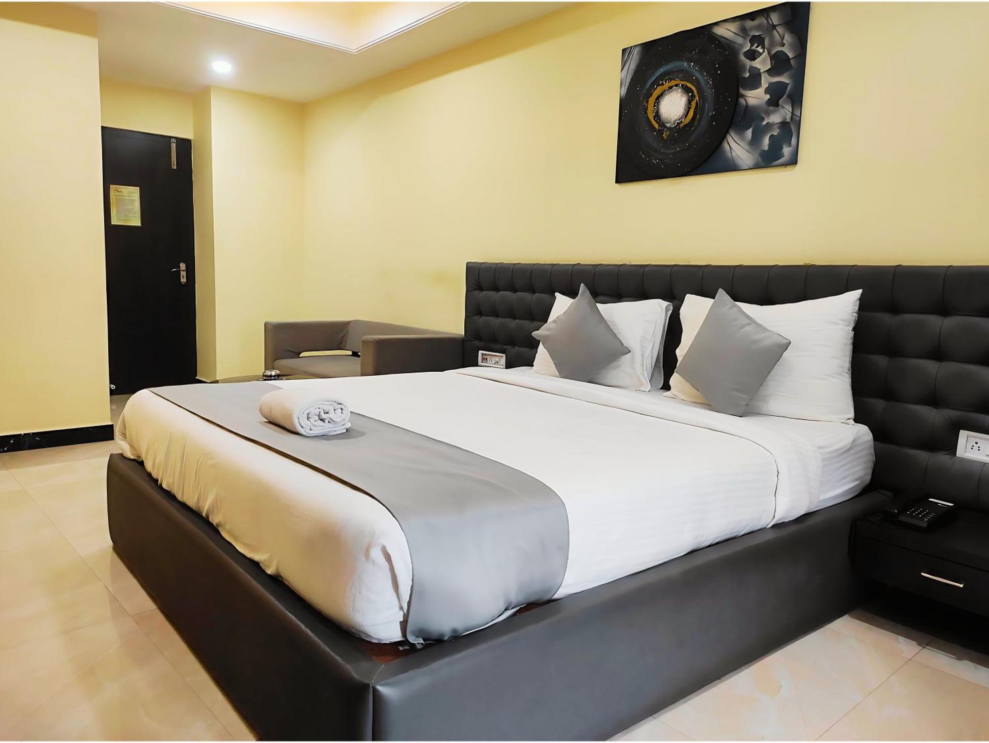Hotel Papilio Māldah Dış mekan fotoğraf